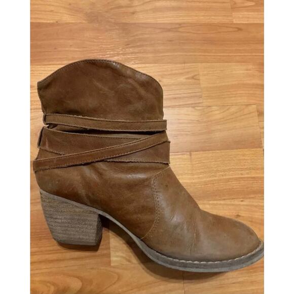 Mia‎ Booties - Picture 4 of 4